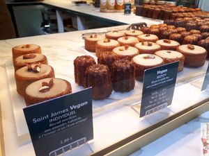 St james pastry at Cassonade Cannelés & Spécialités in Bordeaux