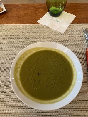 La découverte d’un vrai plat de soupe!  at Yogi Booster in Lausanne