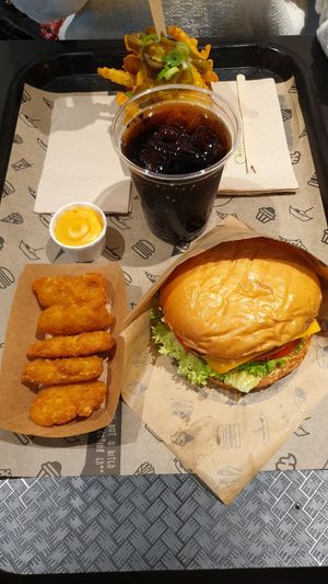 Burger Menü mit Nuggets at VINCENT - Schönhauser Allee Arcaden in Berlin