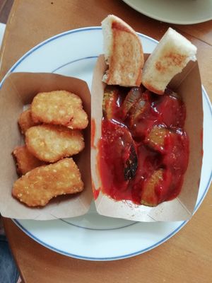 VegNuggz und Curry Vurst at VINCENT - Schönhauser Allee Arcaden in Berlin