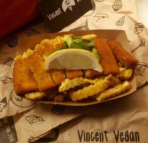 Vish & Chips
with Garlicky Kurkuma Sauce at VINCENT - Schönhauser Allee Arcaden in Berlin