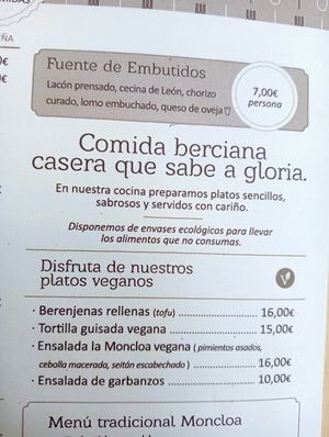Platos veganos de la carta at Moncloa de San Lazaro in Cacabelos
