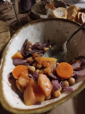 Ensalada de garbanzos at Moncloa de San Lazaro in Cacabelos