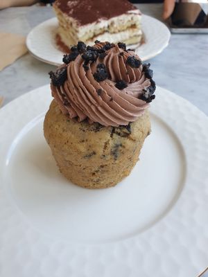 oreo cupcake at Vegan & Beyond in Seoul