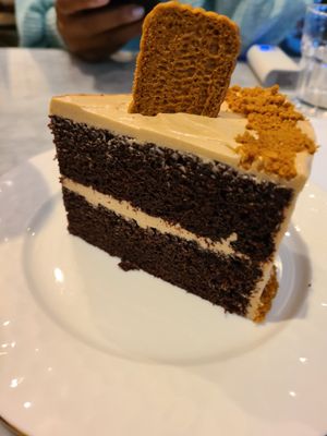 Bishoff cake DELICIOUS! at Vegan & Beyond in Seoul