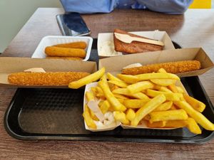 Patat  maxicado vegan en kipcorn 2x at De Friterie in Smilde