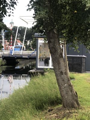 Snackbar aan het water met veganistische snacks at De Friterie in Smilde