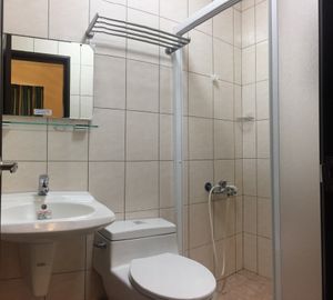 bathroom for room 101 at Xù Yáng Yáng MínSù 煦陽陽民宿 in Penghu