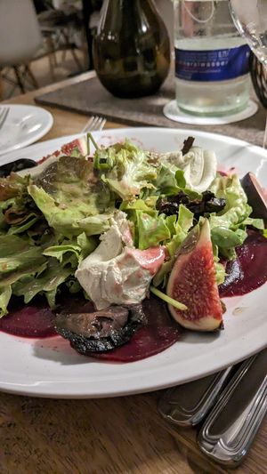 Salad with beetroot carpaccio and figs at STEG 32 in Herrsching Am Ammersee