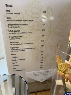 Vegan opties op de kaart 😊 at Brasserie de Jasmijn in Harlingen