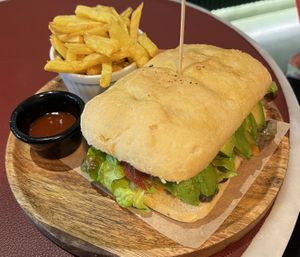 Avocado sandwich with vegan bacon  at Green&Burger - Biocenter in Barcelona