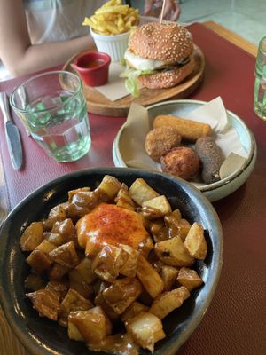Happy burger, tapas, patatas bravas  at Green&Burger - Biocenter in Barcelona