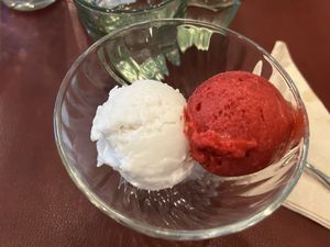 Sorbetto al cocco e ai lamponi   at Green&Burger - Biocenter in Barcelona