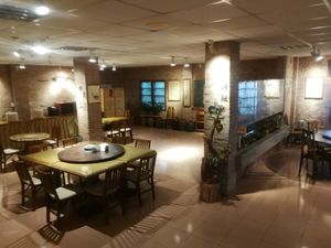 interior of dining hall at Shān Shuǐ Yuán 水緣蔬食民宿 in Ren Ai