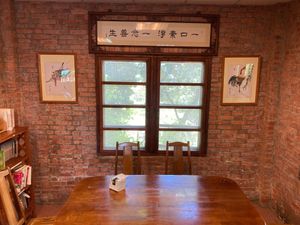 Seat by the window at Shān Shuǐ Yuán 水緣蔬食民宿 in Ren Ai