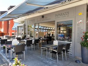 Outdoor seating at Paparazzi in Buelach