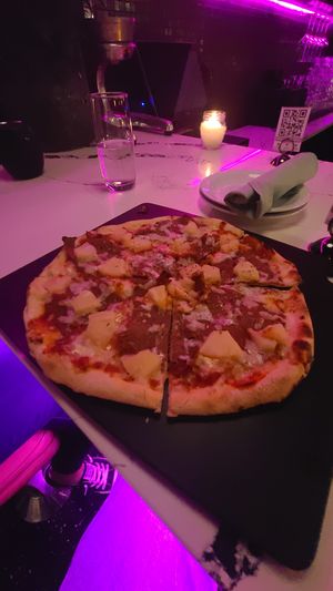 Hawiian pizza at Neon Tiger in Charleston