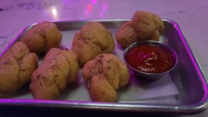 Garlic knots at Neon Tiger in Charleston