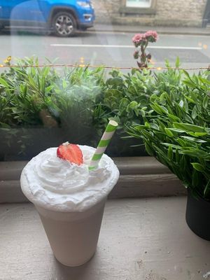Milkshake 🍓 at Plant & Planet in Castleton