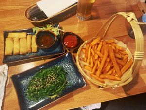 Mini-Frühlingsrollen/Algensalat/Süßkartoffelpommes  at Vylian in Blaubeuren