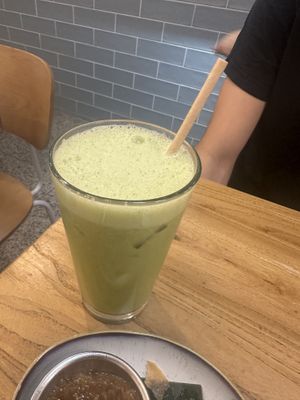 Kiwi apple kale with oat milk   at The Park by Years in Kowloon