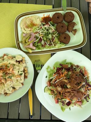 Falafel Fattu und Eisbergsalat   at Meet and Eat in Beeskow