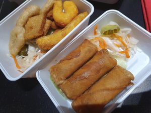 vegan assortment and vegan shrimps at De Yuan in Liege