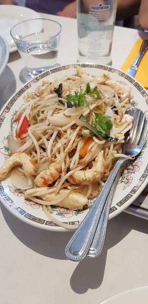 Chop-choy sautées aux scampis at De Yuan in Liege