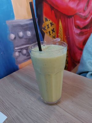 Yellow smoothie at Freeduchio in Batumi