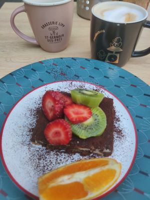 Raw brownie at Freeduchio in Batumi