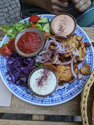 Fiöner Bowl at Vamos Veganos in Berlin