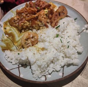 Le curry vegan (déjà bien entamé 😅😂) at Neko Ramen in Paris