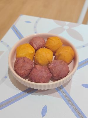 芋泥地瓜球 at De l'espoir 手在餐桌 in New Taipei City