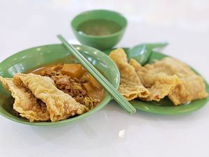 Curry noodles at ZhenSu Vegetarian 珍素云吞面 in West Singapore