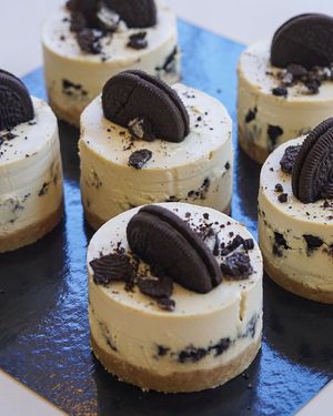 Vegan Oreo cakes at Commune Cafe in Tallinn