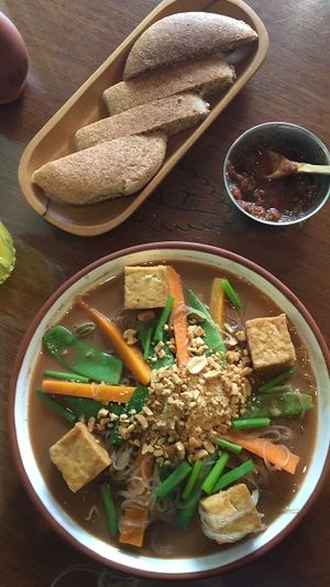 Peanut tofu noodles at Namas Te in La Paz