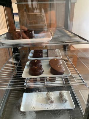 Raw Vegan bounty,snickers,cookies at 15m2 in Istanbul