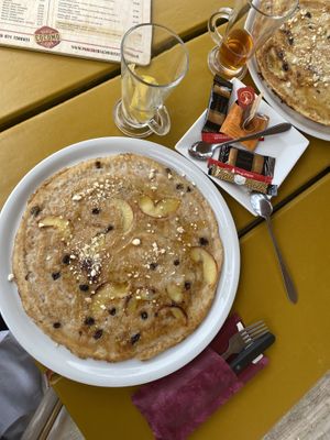 Vegan pannenkoek met appel en rozijn at Pancake Beachhouse Cocomo in The Hague