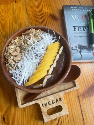 The acai bowl at iVegan Supershop Westlake Hanoi - Healthy Plant Based Cafe in Hanoi