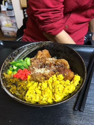 Rice bowl with vegan pattys at Yume-an ゆめ庵 in Tokyo
