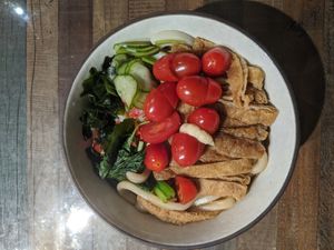 Ordered the vegan fried tofu Udon on Ubereats, was so good! (Added tomatoes myself) at Yume-an ゆめ庵 in Tokyo