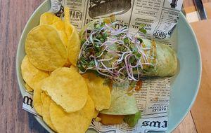 Spinach wrap with vegan chicken and hummus at Brunchbar in Heerlen