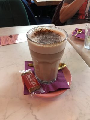 stoofpeertjes chai latte  at Brunchbar in Heerlen