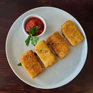 Fried Mozzarella at Pizza Verde in Fort Worth