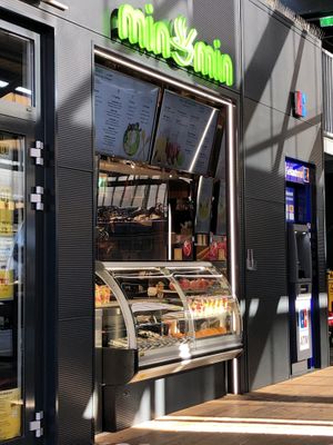 directly at the beginning of train platform 1 at Minmin in Stuttgart