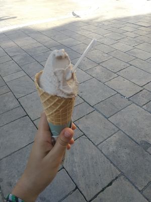 Glace pistache-vanille at Jolly Chocolat in Bordeaux