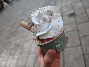 Pistacchio e fragole con la panna! at Jolly Chocolat in Bordeaux