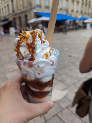 All vegan vanilla ice cream, chantilly and caramel at Jolly Chocolat in Bordeaux