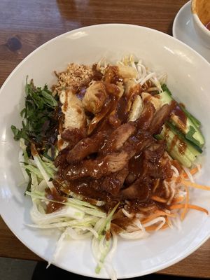 nr. 41 - bowl w/ seitan, tofu, greens, glass noodles and peanut sauce at Vevi in Vienna