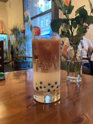 Black bubble tea at Vevi in Vienna